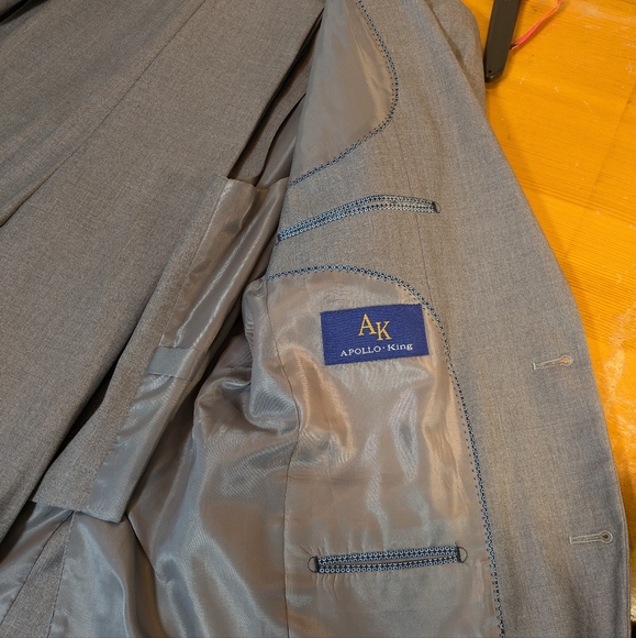 3-piece gray suit - Picture 2 of 10